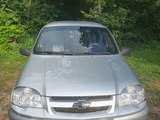 2015 Chevrolet Niva I Рестайлинг, серебристый, 800000 рублей, вид 1