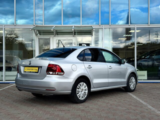 2016 Volkswagen Polo V Рестайлинг, серебристый, 895000 рублей, вид 3