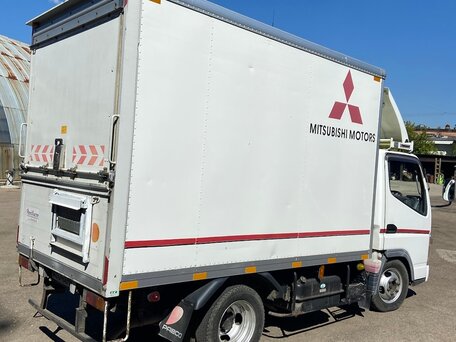 2005 Fuso (Mitsubishi) Canter, белый, 2000000 рублей, вид 2