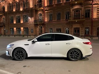 2019 Kia Optima IV Рестайлинг, белый, 2500000 рублей, вид 3