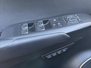 2020 Lexus NX 300h I Рестайлинг, чёрный, 3600000 рублей, вид 4