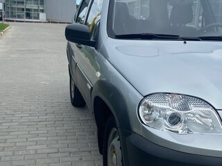 2014 Chevrolet Niva I Рестайлинг, серебристый, 545000 рублей, вид 4