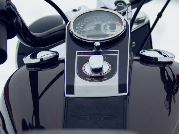 2013 Harley-Davidson Fat Boy, коричневый, 1350000 рублей - вид 8