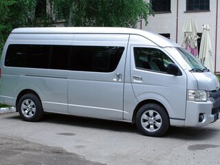 2014 Toyota HiAce H200 Рестайлинг, серебристый, 2800000 рублей, вид 3