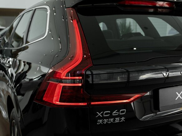 2025 Volvo XC60 II Рестайлинг 2, чёрный - вид 18