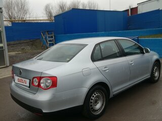 2009 Volkswagen Jetta V, серебристый, 670000 рублей, вид 3