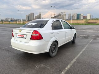 2011 Chevrolet Aveo I Рестайлинг, белый, 650000 рублей, вид 4