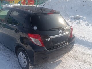 2011 Toyota Vitz III (XP130), чёрный, 790000 рублей, вид 2