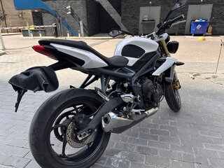 2013 Triumph Street Triple, белый, 550000 рублей, вид 4