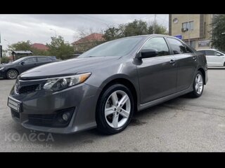 2014 Toyota Camry VII (XV50), серый, 1800000 рублей, вид 3