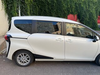 2021 Toyota Sienta II Рестайлинг, белый, 1730000 рублей, вид 4