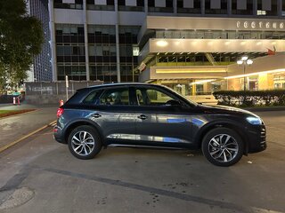 2021 Audi Q5 45 TFSI II (FY) Рестайлинг, серый, 4000000 рублей, вид 3