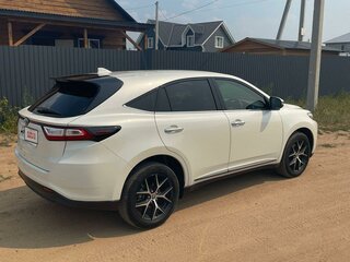 2020 Toyota Harrier III (XU60) Рестайлинг, белый, 3300000 рублей, вид 3