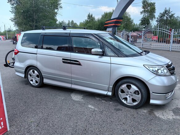 2012 Honda Elysion I Рестайлинг, серебристый, 2300000 рублей - вид 4