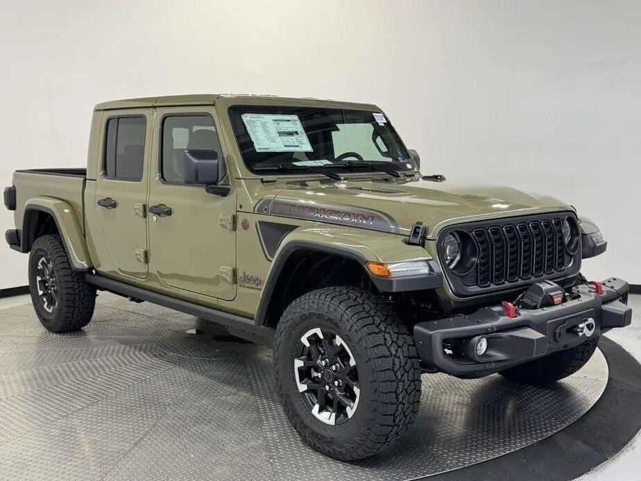 Открыть фотографии: Jeep Gladiator II (JT) Рестайлинг