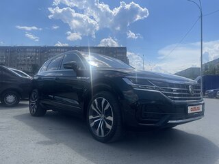 2019 Volkswagen Touareg III, синий, 5200000 рублей, вид 4