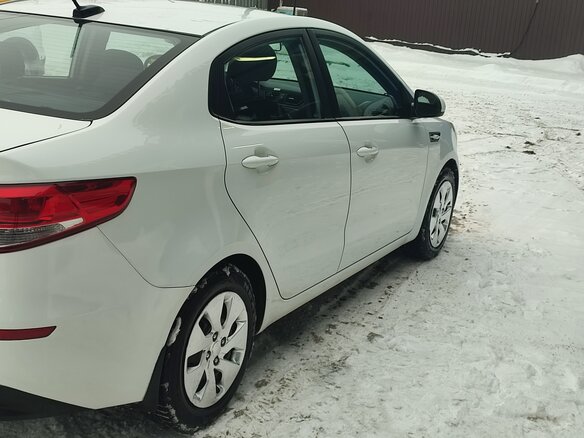 2017 Kia Rio III Рестайлинг, белый, 1100000 рублей - вид 13