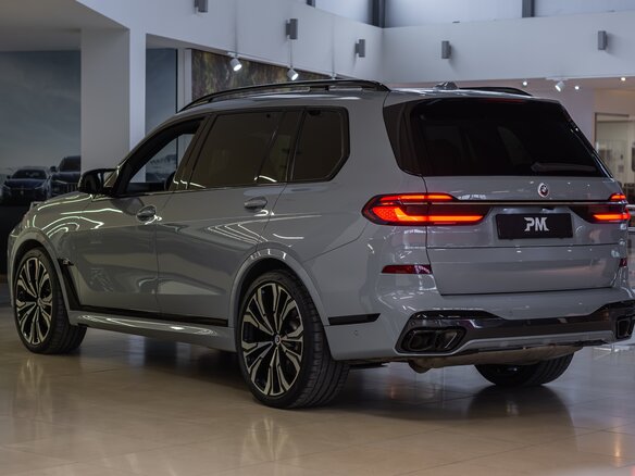 2022 BMW X7 M60i I (G07) Рестайлинг, серый - вид 6