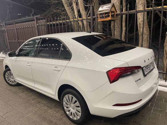 2021 Skoda Rapid II, белый, 1695000 рублей - вид 1