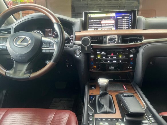 2017 Lexus LX 570 III Рестайлинг 2, серый, 8500000 рублей - вид 9