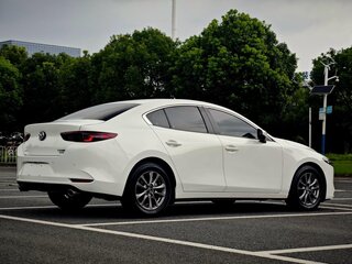 2021 Mazda 3 Axela IV (BP), белый, 1484000 рублей, вид 4