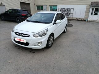 2013 Hyundai Solaris I, белый, 800000 рублей, вид 2