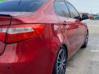 2012 Kia Rio 5-speed III, красный, 650000 рублей, вид 4