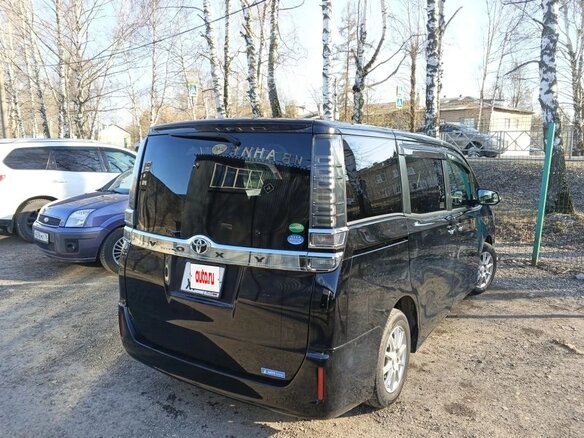 2018 Toyota Voxy III (R80) Рестайлинг, чёрный, 1800000 рублей