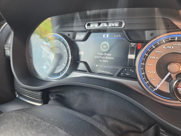 2020 Ram 1500 Crew Cab V, серый, 6950000 рублей - вид 8