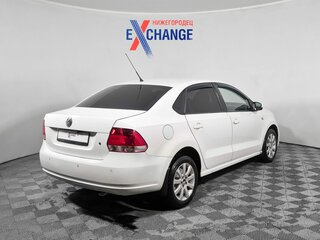 2011 Volkswagen Polo V, белый, 508000 рублей, вид 3
