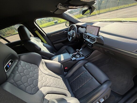 2022 BMW X4 M Competition I (F98) Рестайлинг, жёлтый, 8300000 рублей - вид 32