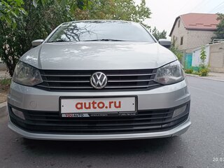 2017 Volkswagen Polo V Рестайлинг, серебристый, 950000 рублей, вид 2