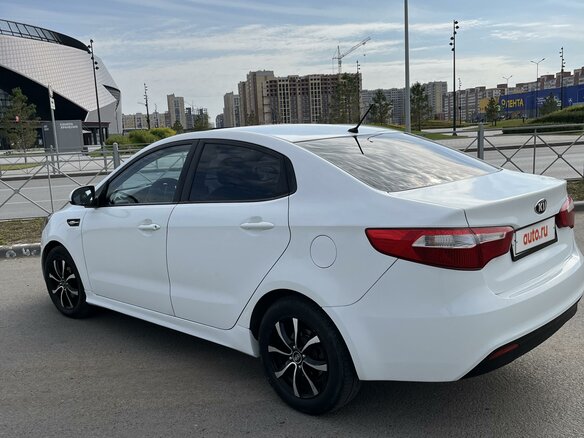 2013 Kia Rio 4-speed III, белый, 950000 рублей - вид 8