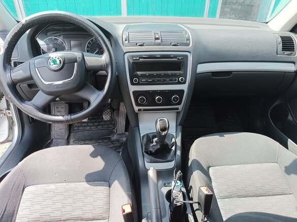 2012 Skoda Octavia II (A5) Рестайлинг, серебристый, 700000 рублей - вид 4