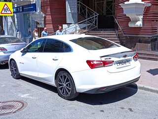 2020 Chevrolet Malibu IX Рестайлинг, белый, 1680000 рублей, вид 3