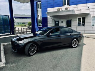 2013 BMW 5 серии 520d VI (F10/F11/F07) Рестайлинг, серый, 1860000 рублей, вид 4