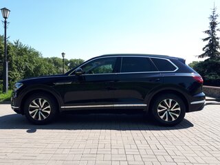 2020 Volkswagen Touareg III, чёрный, 7800000 рублей, вид 1