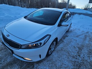 2019 Kia Cerato III Рестайлинг (Classic), белый, 1380000 рублей, вид 5