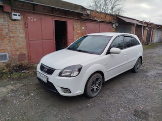 2011 Kia Rio II Рестайлинг, белый, 650000 рублей, вид 3