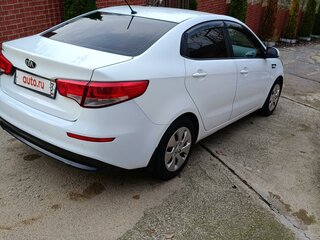 2016 Kia Rio III Рестайлинг, белый, 960000 рублей, вид 3