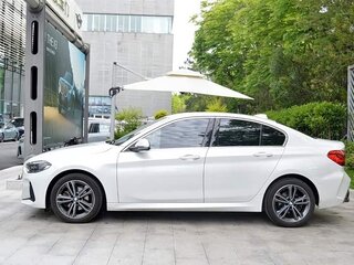 2023 BMW 1 серии 120i III (F52) Рестайлинг, белый, 1704000 рублей, вид 3