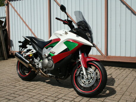 2011 Honda VFR 800X (Crossrunner), белый, 659999 рублей, вид 1