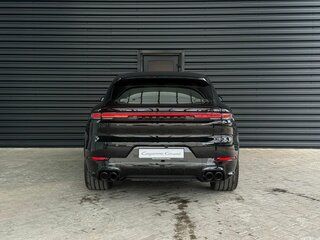 2025 Porsche Cayenne Coupé III Рестайлинг, чёрный, 20800000 рублей, вид 4