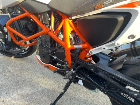 2014 KTM 690 Duke R, белый, 670000 рублей, вид 4