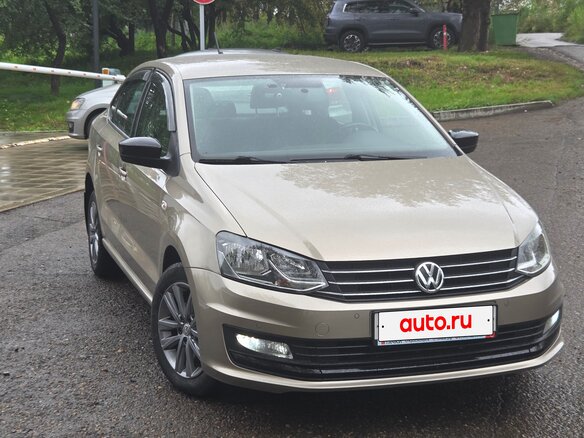2020 Volkswagen Polo V Рестайлинг, коричневый, 920000 рублей - вид 4