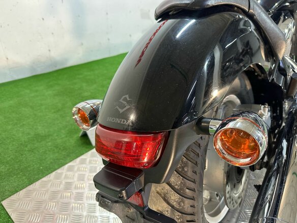 2010 Honda VT 1300CS Sabre, чёрный - вид 11
