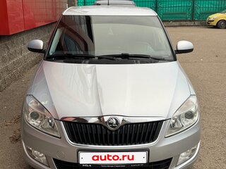 2014 Skoda Fabia II Рестайлинг, серебристый, 980000 рублей, вид 2
