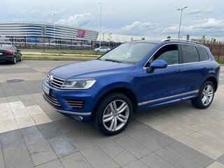 2016 Volkswagen Touareg II Рестайлинг, синий, 3370000 рублей, вид 3