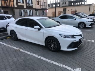 2022 Toyota Camry VIII (XV70) Рестайлинг, белый, 2800000 рублей, вид 1