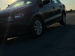 2013 Volkswagen Polo V, чёрный, 810000 рублей, вид 4